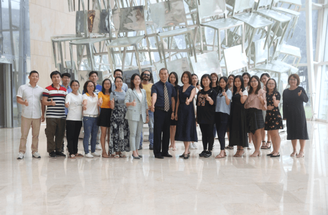 Групповое фото компании